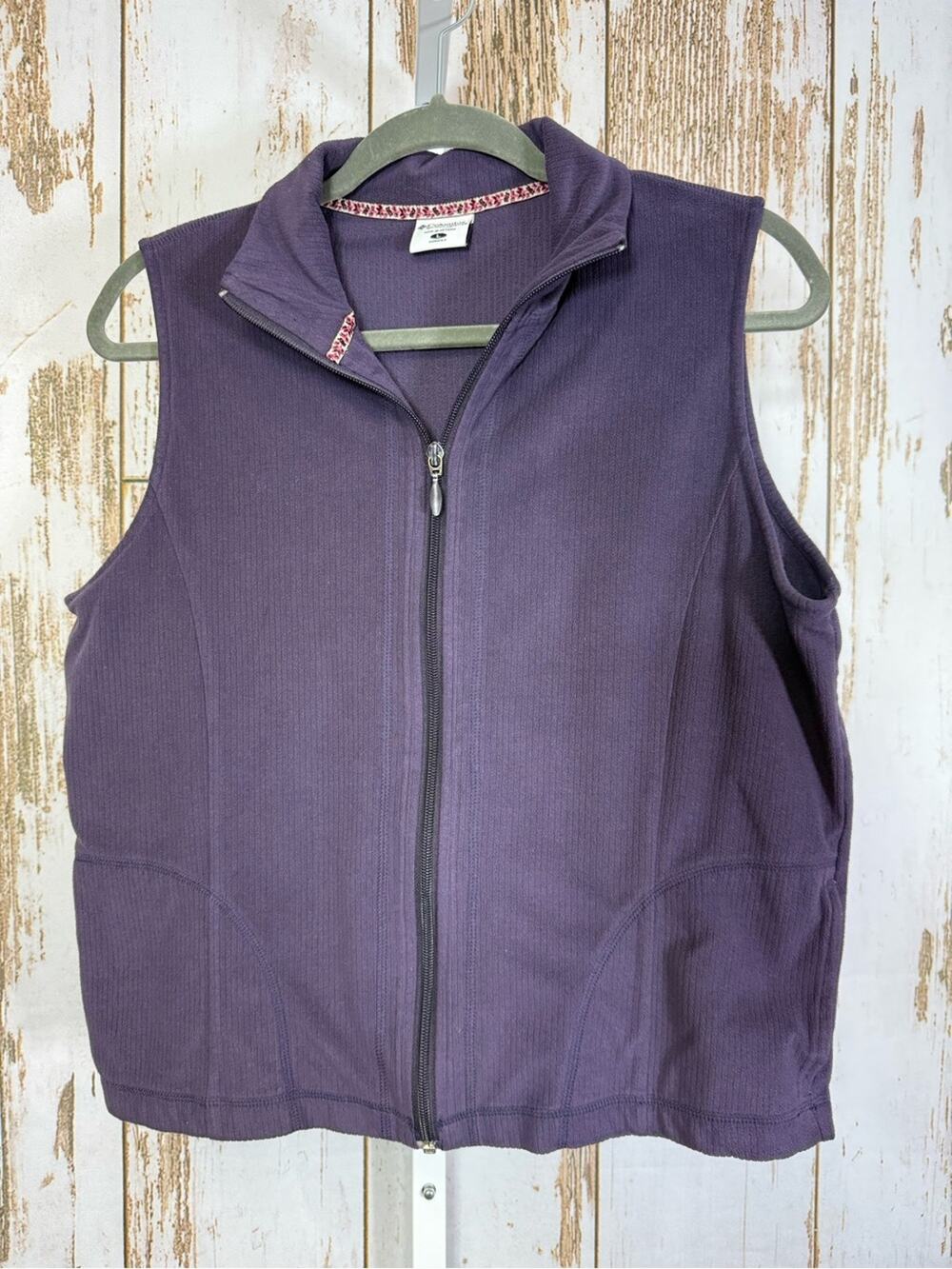 Columbia, Deep Purple Vest. Size Large. In excellent condition!